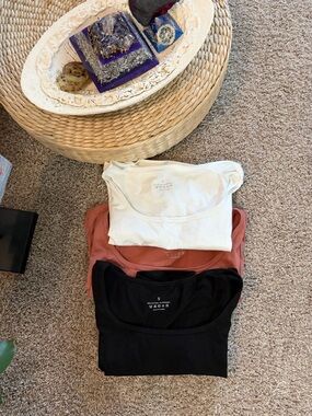 Women’s Scoop Neck Crop Top - “NWOT” Black, White, Pink